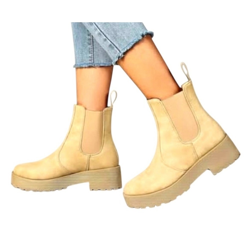 NEW Platform Tan Suede Chelsea Boots Lug Sole Ankle Booties Size 8